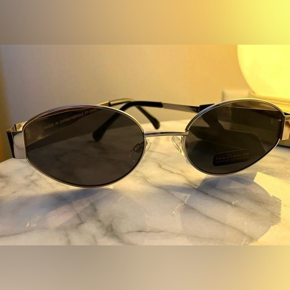 House of Harlow NWT Retro Black & Silver Sunglasses ??